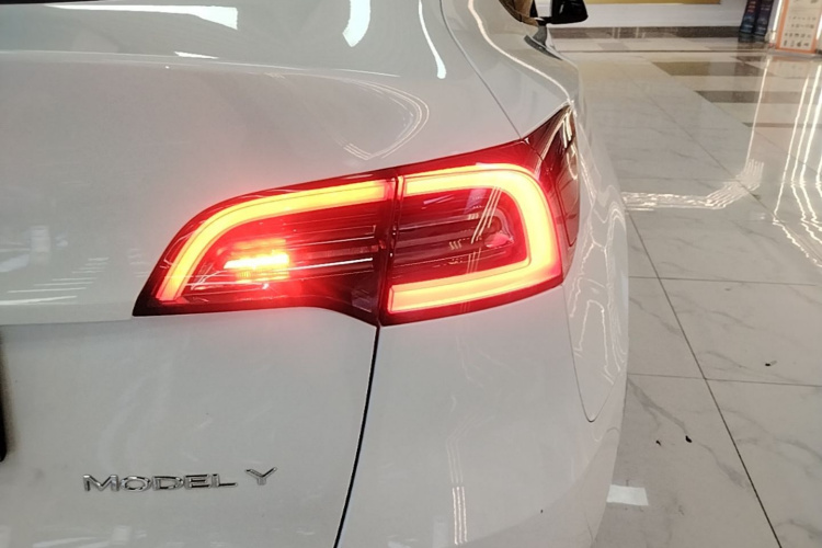 Tesla Model Y 2023 #8 Tesla Model Y 2023 car image #8