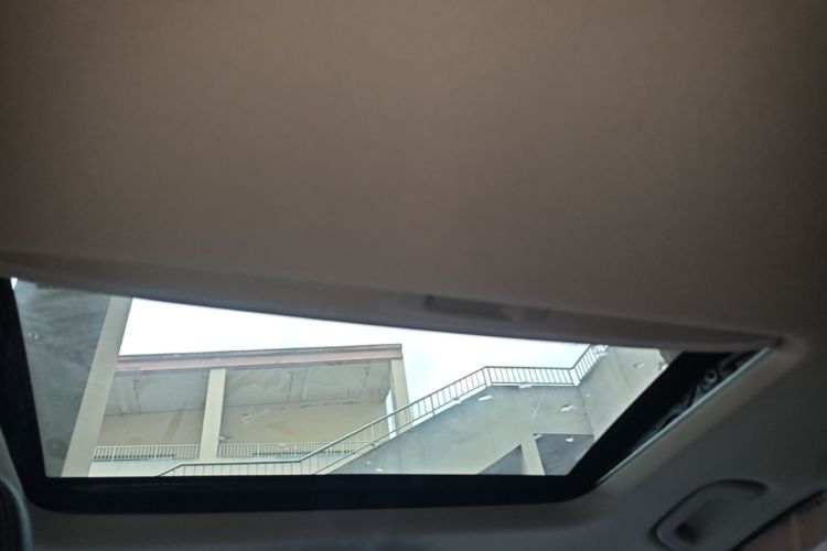 GEELY Coolray 2023 car image #18