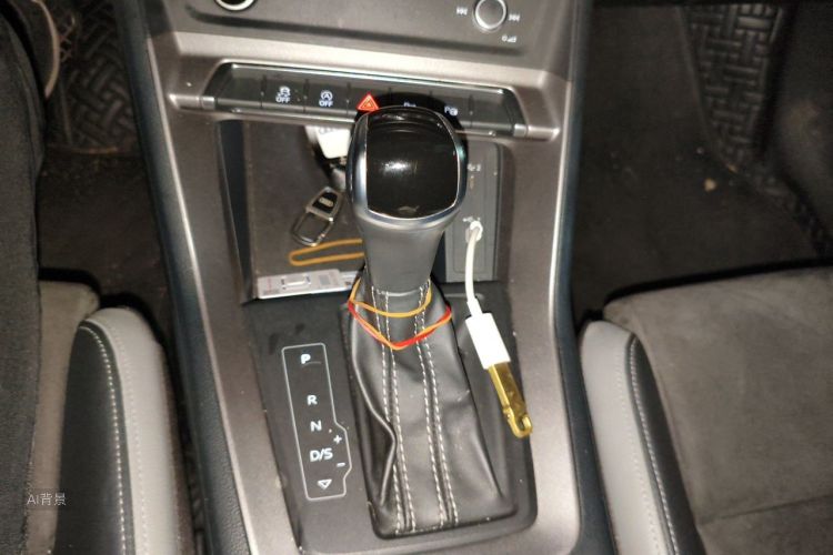 Audi Q3 2021 car image #16