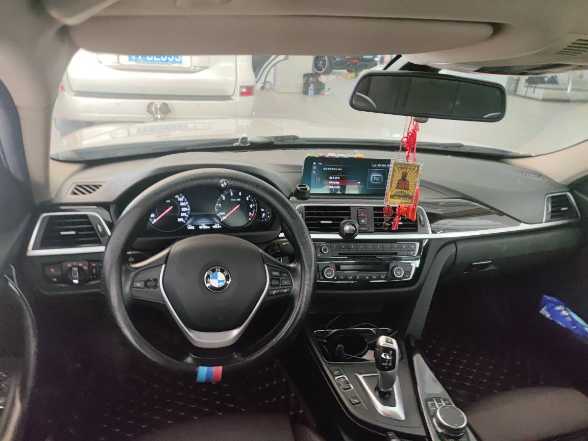 BMW 3 Series 2018 #5 BMW 3 Series 2018 car image #5