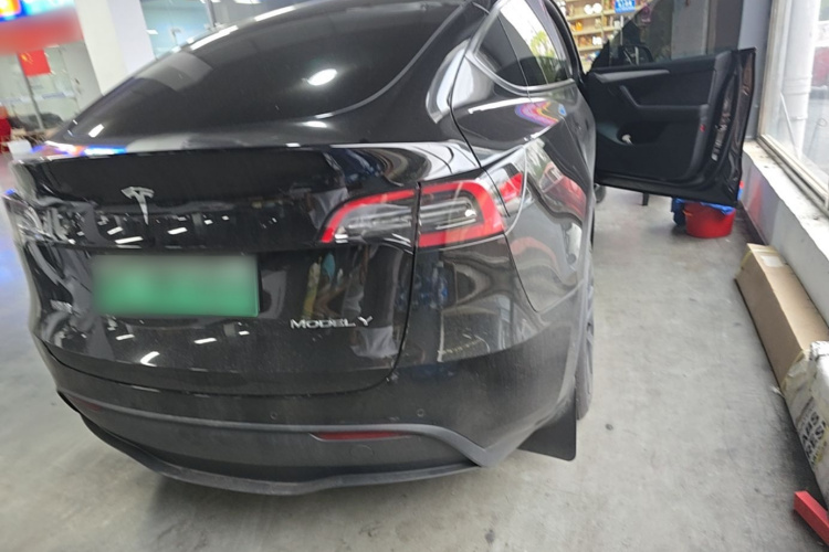 Tesla Model Y 2024 #7 Tesla Model Y 2024 car image #7