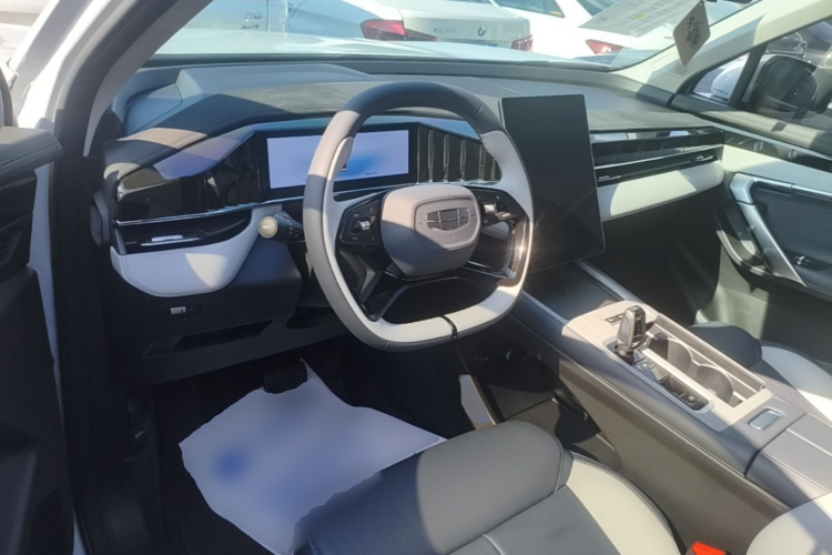 GEELY Boyue L 2024 car image #11