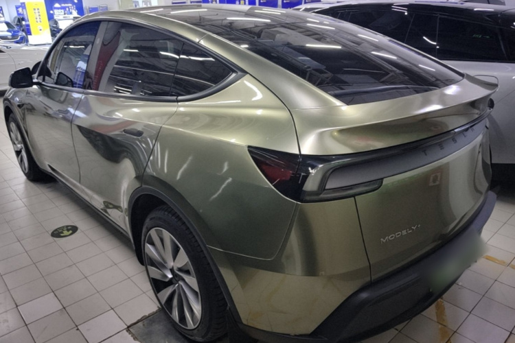 Tesla Model Y 2025 #5 Tesla Model Y 2025 car image #5