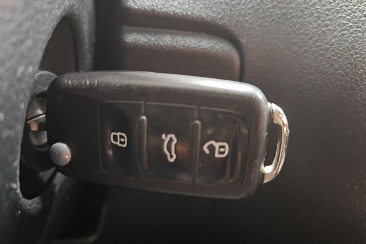 Volkswagen Polo 2015 car image #9