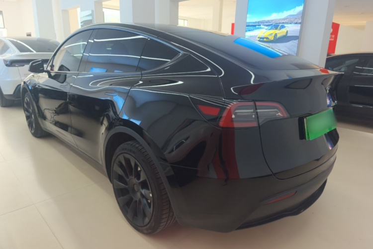 Tesla Model Y 2023 #5 Tesla Model Y 2023 car image #5