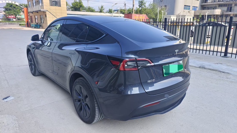Tesla Model Y 2024 #4 Tesla Model Y 2024 car image #4