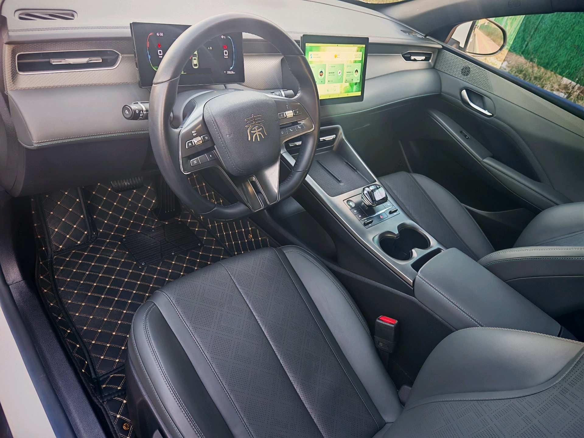 2025 car image #9