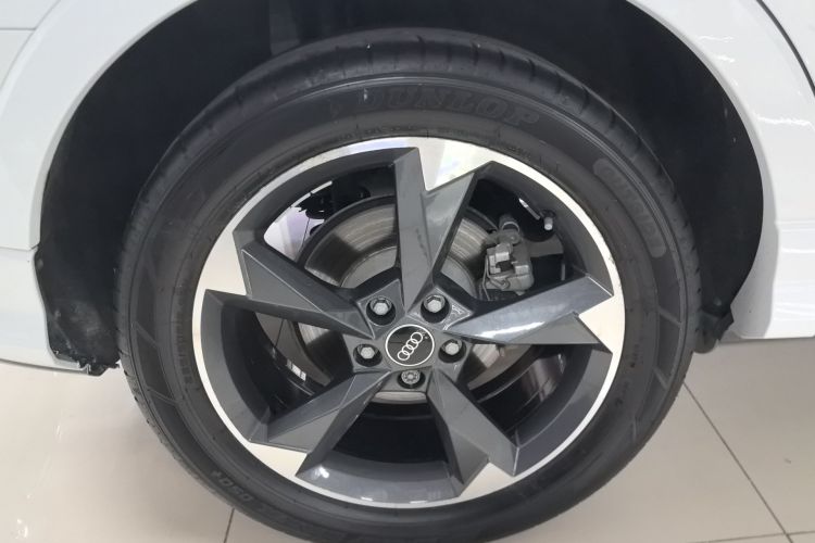 Audi Q3 2023 car image #10