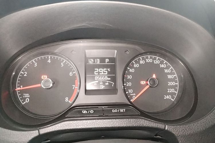 Volkswagen Polo 2016 car image #12