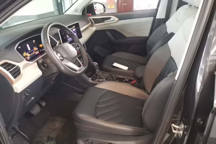 Volkswagen Tharu 2024 car image #15