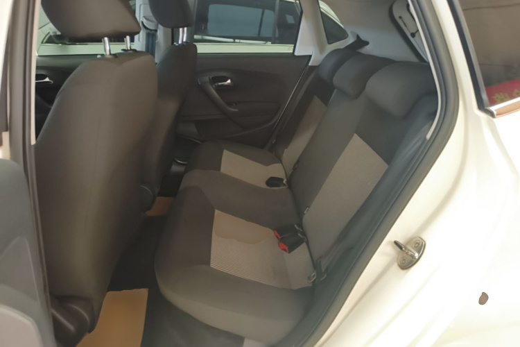 Volkswagen Polo 2016 car image #17