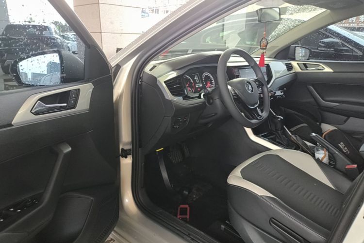 Volkswagen Polo 2020 car image #16
