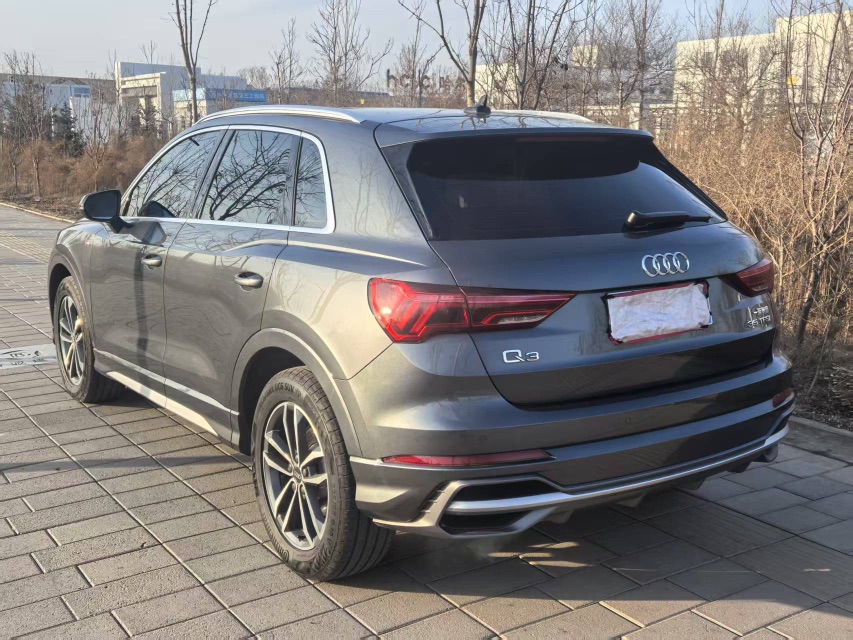 Audi Q3 2023 car image #6