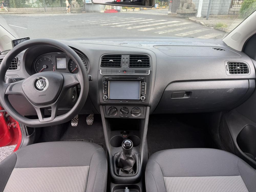 Volkswagen Polo 2014 car image #10