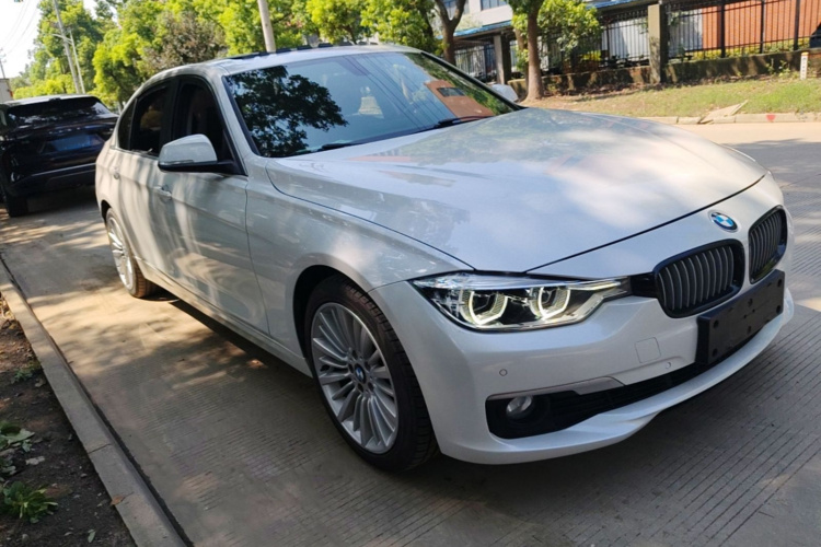 BMW 3 Series 2018 immagine di auto #4