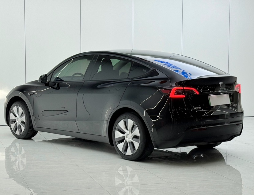 Tesla Model Y 2023 #7 Tesla Model Y 2023 car image #7