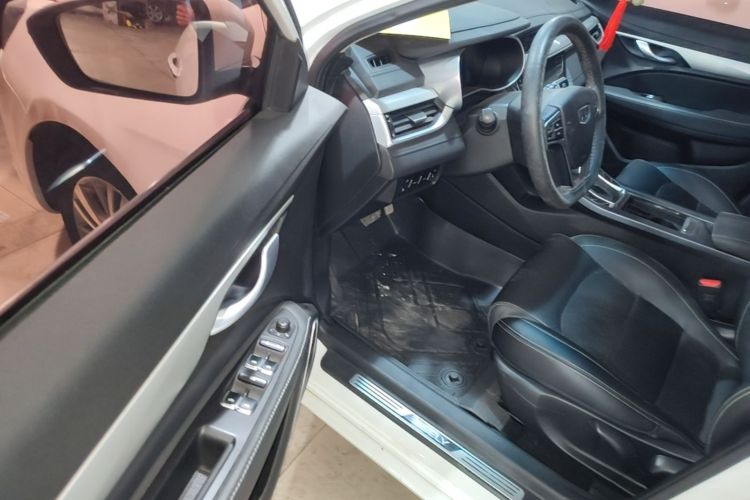 GEELY Emgrand 2018 car image #16