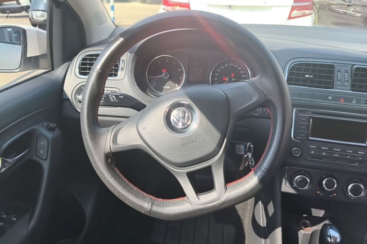 Volkswagen Polo 2015 #15 Volkswagen Polo 2015 car image #15