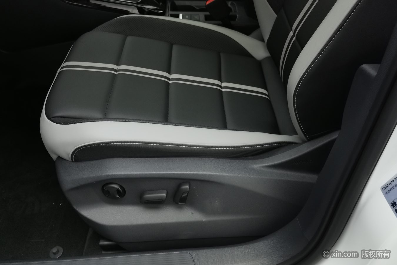 Volkswagen T-Roc 2025 car image #21
