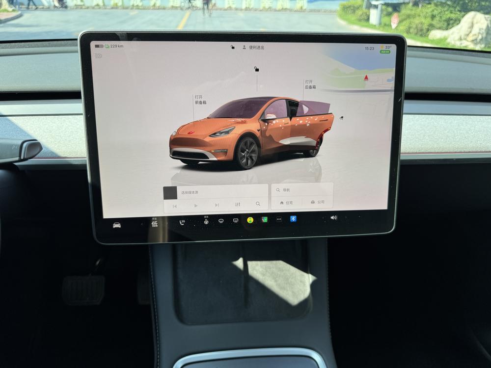 Tesla Model Y 2025 car image #8