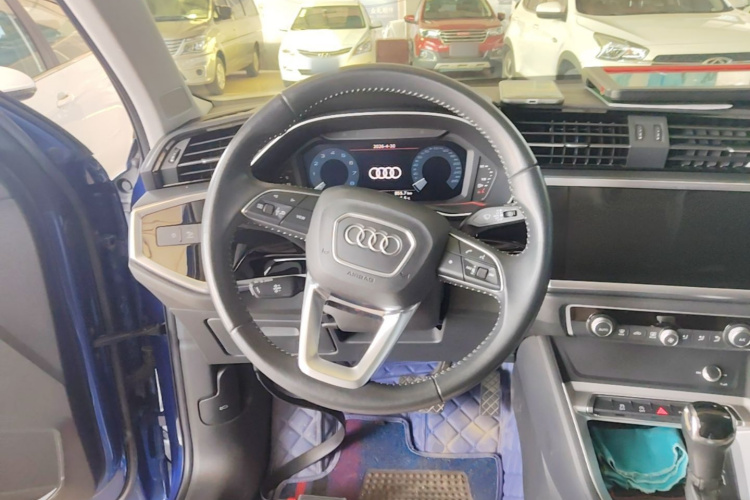 Audi Q3 2020 #11 Audi Q3 2020 car image #11