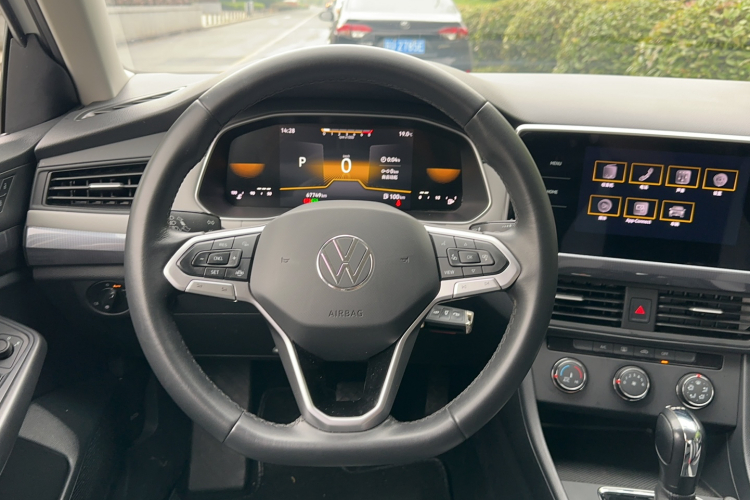 Volkswagen Bora 2023 car image #17