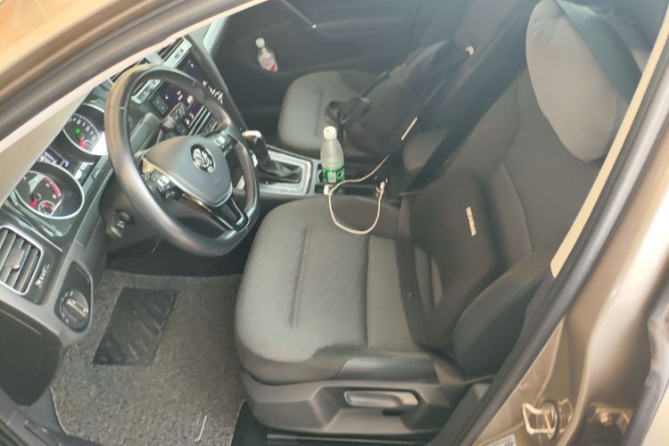 Volkswagen Golf 2019 car image #15