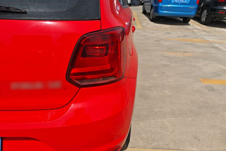 Volkswagen Polo 2014 car image #8