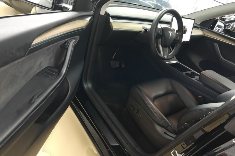 Tesla Model Y 2023 #16 Tesla Model Y 2023 car image #16