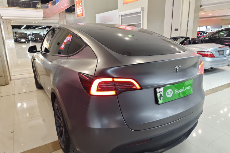 Tesla Model Y 2023 car image #5