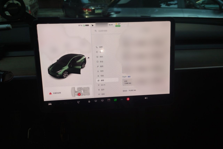 Tesla Model Y 2021 car image #17