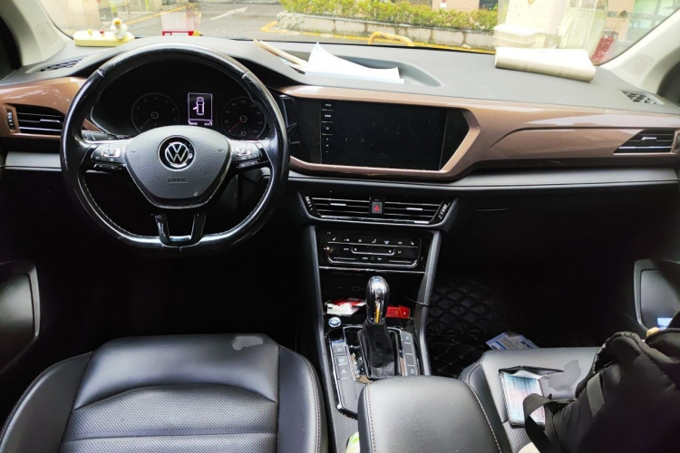 Volkswagen Tharu 2021 car image #12
