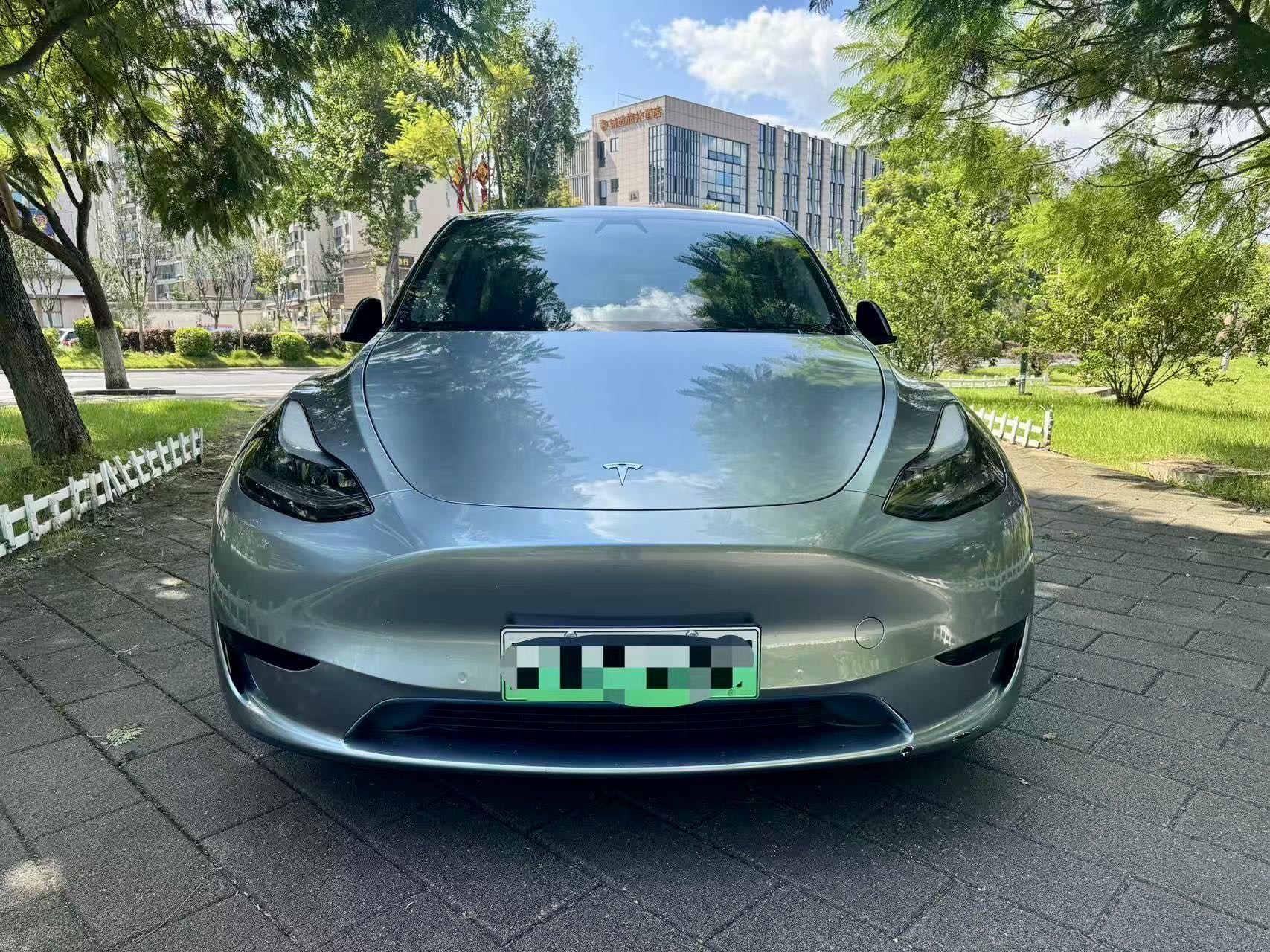 Tesla Model Y 2022 car image #2