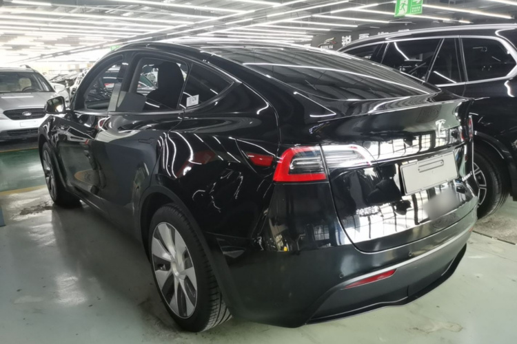 Tesla Model Y 2023 #5 Tesla Model Y 2023 car image #5
