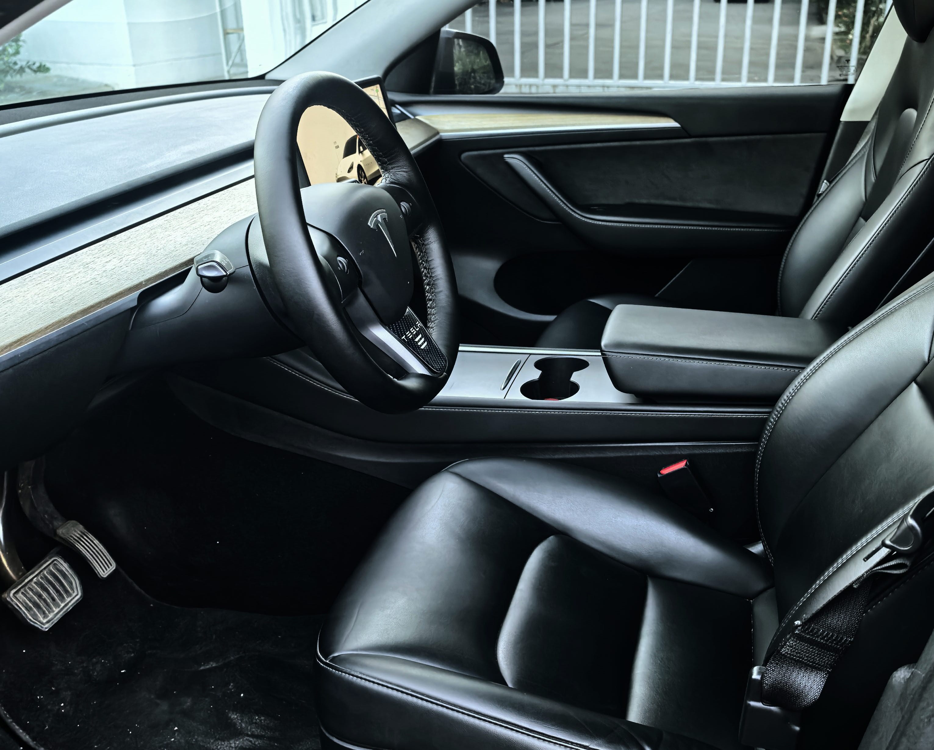 Tesla Model Y 2022 car image #7