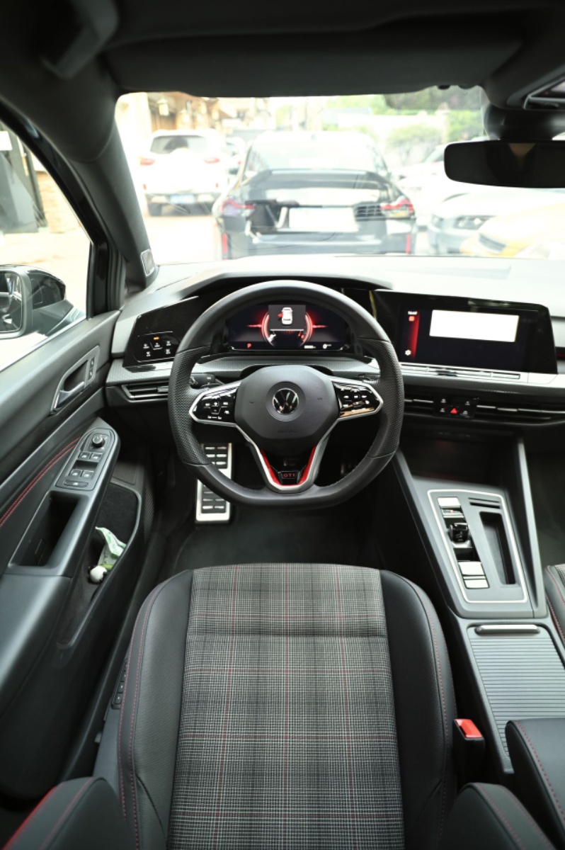 Volkswagen GolfGTI 2024 car image #9