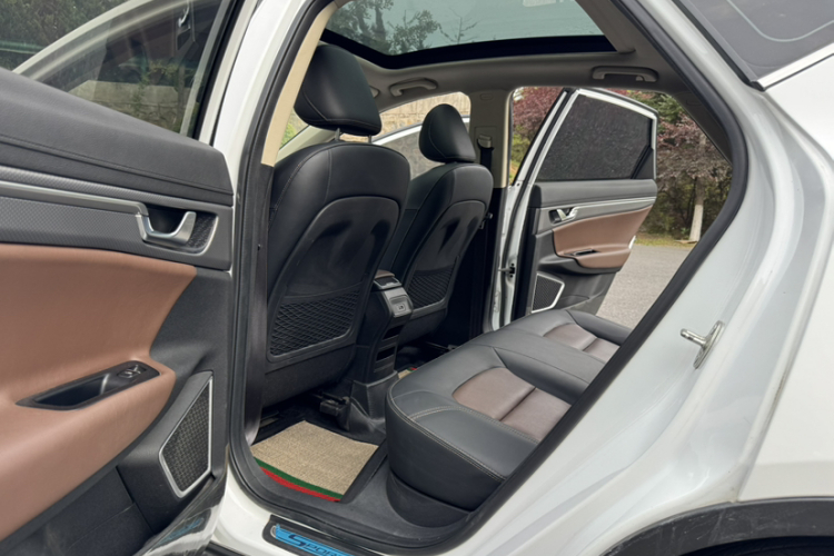 GEELY Emgrand GS 2017 car image #15