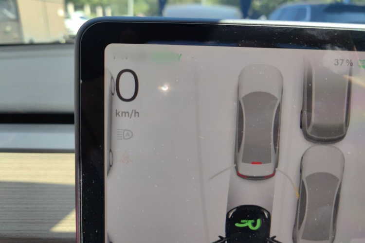 Tesla Model Y 2023 car image #13