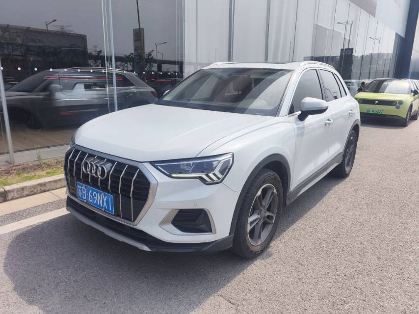 Audi Q3 2021 car image 