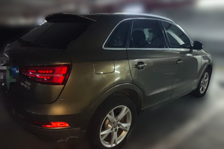 Audi Q3 2018 car image #5