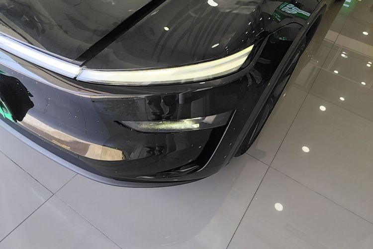 Tesla Model Y 2025 car image #23