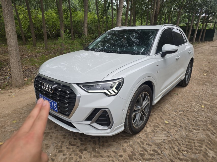Audi Q3 2022 car image #6
