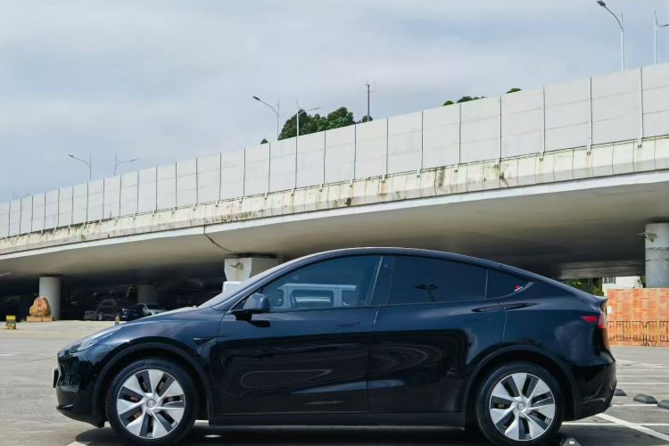 Tesla Model Y 2022 #5 Tesla Model Y 2022 car image #5
