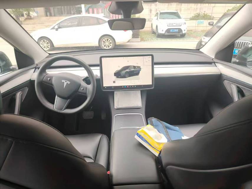 Tesla Model Y 2024 car image #5