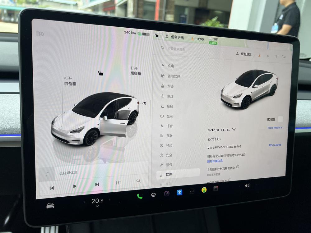Tesla Model Y 2024 #6 Tesla Model Y 2024 car image #6