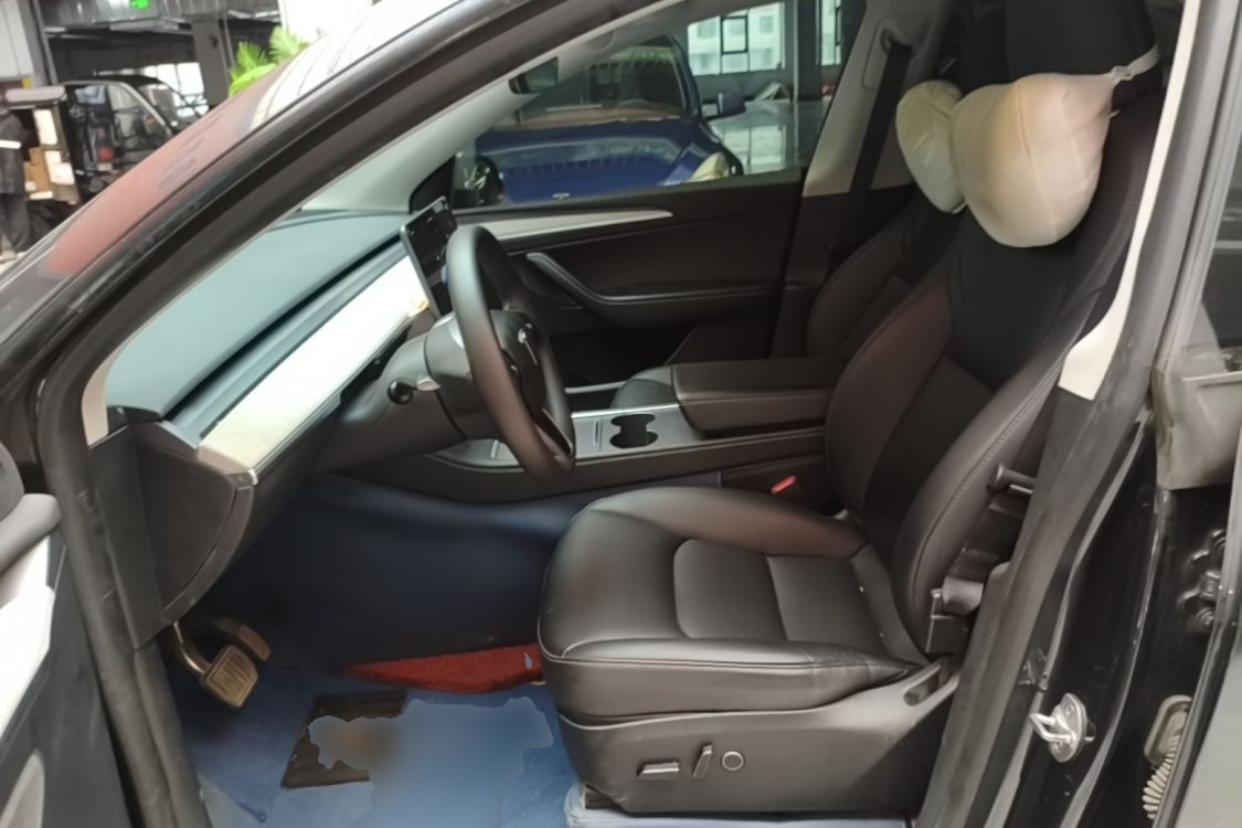 Tesla Model Y 2024 car image #12