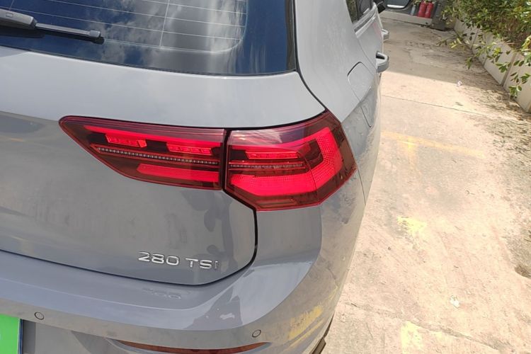 Volkswagen Golf 2024 car image #8