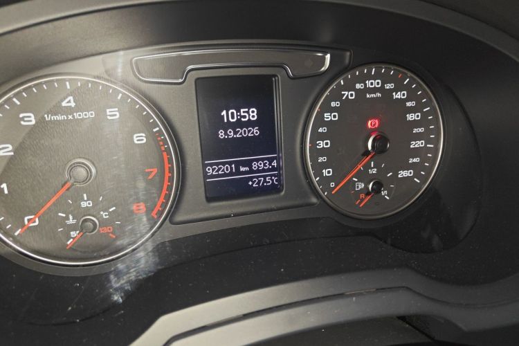 Audi Q3 2016 car image #9