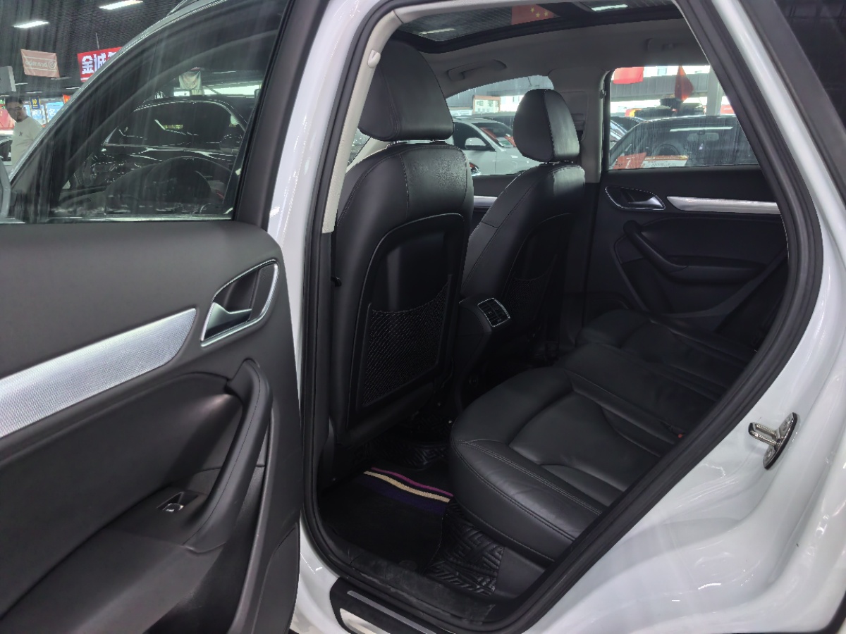Audi Q3 2017 car image #5