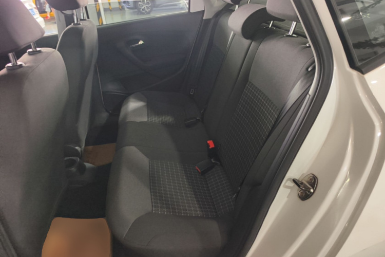 Volkswagen Polo 2018 car image #17
